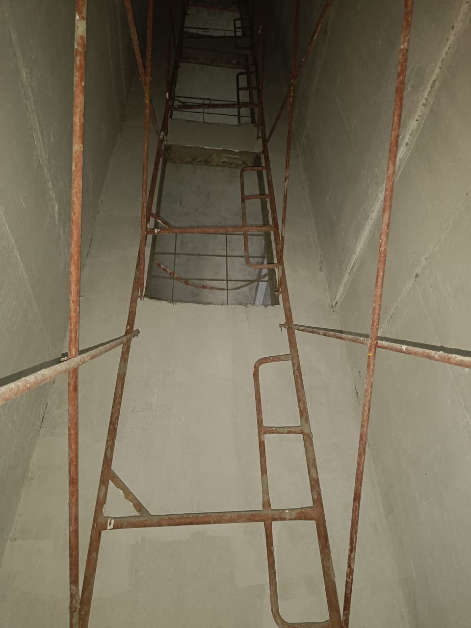 SERVICE LIFT INSIDE PRIMER