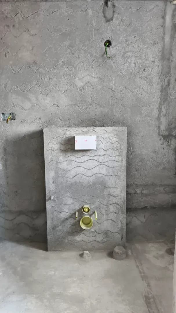 Flush tank plastering